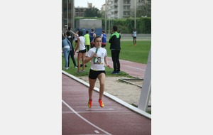 Clara en action à la fin de son  premier 400 m