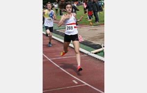 LIFA  triathlon : 03' 02&quot; 39 Record des Yvelines du 1000 m pour Clara PAVLOVIC