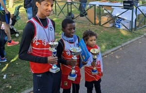 1ère course pour nos Éveils Athlé et Poussins : une belle entrée en piste !