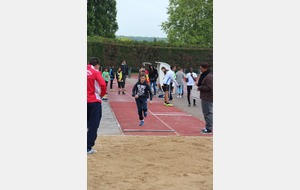 Estéban lors du concours de longueur