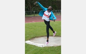 Estelle lors de son épreuve de lancer de poids
