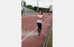 Arrivée victorieuse de Manon sur le 2000 m marche