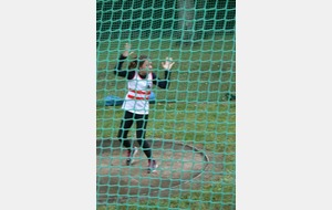 Emilie lors de son essai victorieux au marteau