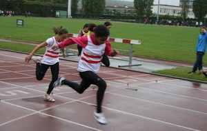 Mathilde victorieuse de son 50 m devant Emilie