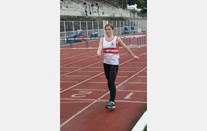 Manon en termine de son 2000 m marche