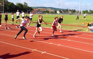 Les séries du 50 m plat : Lucie et Emilie