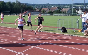 Arrivée 50 m plat Eva et Camille