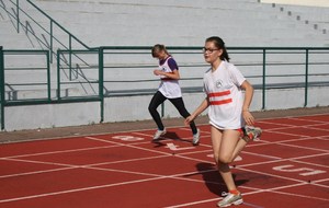 Léa à l'arrivée du 50 m haies