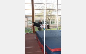 Lucie lors de son saut record à 1 m 32