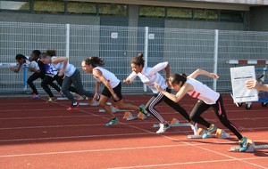 Départ de la série 1 du 50 m  (Emilie et Lucie P)