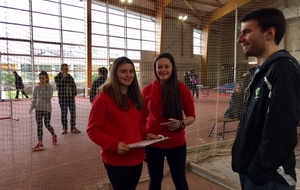 Romane et Lucie G, jeunes juges  dans leur épreuve de validation de la pratique.