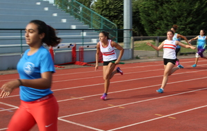 Dernier relais du 4 x 60 m entre Emilie et Lucie