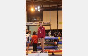 Le podium championne des Yvelines en salle sur 2000 m minimes filles