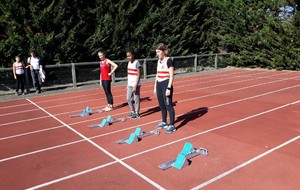 Kenza et Alice au départ du 100 m