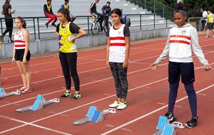 Juliette, Haniya et Soumaya au départ du 50 m