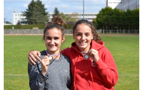 Clara PAVLOVIC et Emilie QUENON médaillées aux Yvelines 2017 de Triathlon